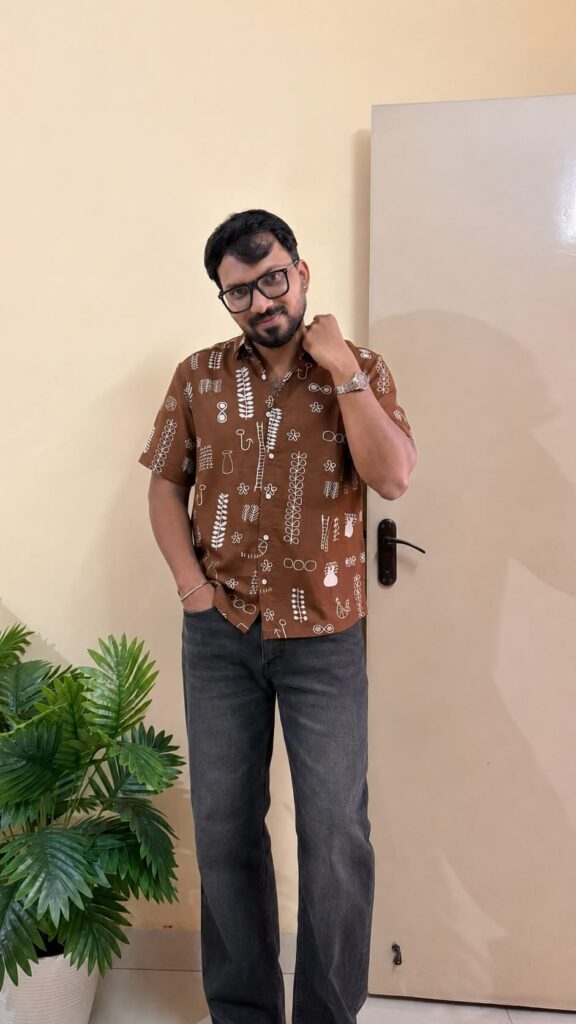 Red graphic printed opaque Casual shirt ,has a spread collar, button placket, na pocket, short regular sleeves, straight hem
